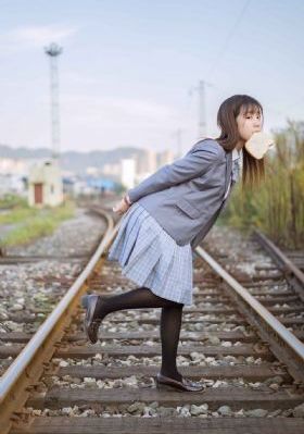 成人avwww25rbcom-预告电影在线看